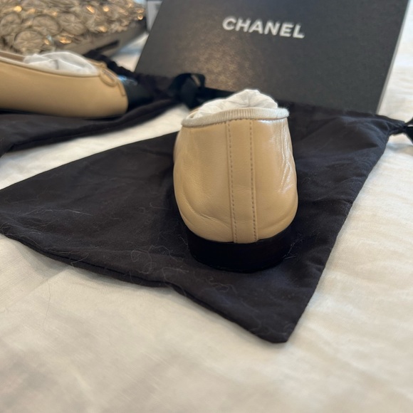 Chanel classic Flats in beige w black cap-toe size 38.5 - Picture 4 of 11